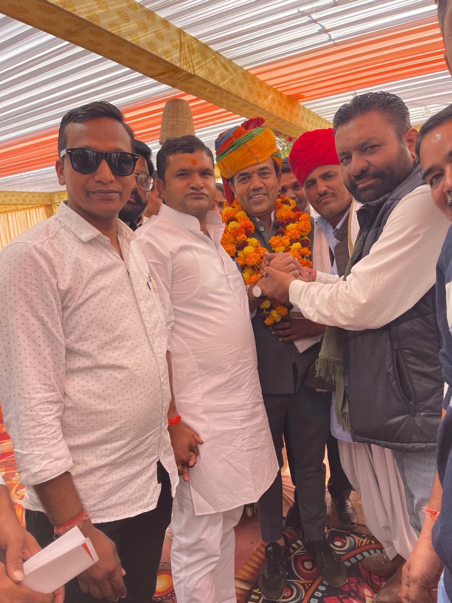 SSBhati94's tweet photo. भाजपा युवा मोर्चा पाली के जिलाध्यक्ष, पंचायत समिति सोजत के #उप_प्रधान  आदरणीय भाईसाहब श्रीमान कन्हैयालाल जी ओझा को सोजत #विधानसभा_संयोजक नियुक्त होने पर पर हार्दिक बधाई एवं अनंत शुभकामनाएं!!
@KanuOjha_BJYM @SunilBhandariRS  
@BJP4Pali @ShobhaMLASojat https://t.co/gSaIWi7CNE