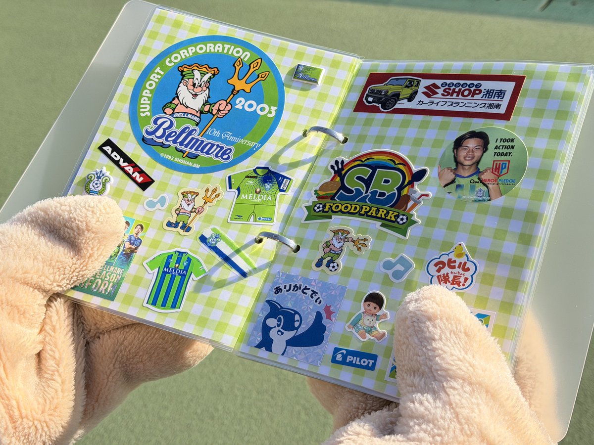 kingbell_shonan's tweet photo. 🎀シール交換🎀

ワシとのシール交換は11:00～11:30まで、ベルホウステージ付近で実施じゃ！

明日はたくさんのマネージャーのみんなも来てくれるそうじゃのう🩷💚
色とりどりのシールを交換できるのを楽しみにしておるぞ～✨

ワシもたくさん集めて持っていくぞ～💪

#bellmare https://t.co/0dKDDM3CzJ