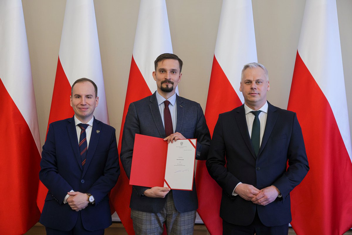 📢 👏🏻Przedwczoraj, 11 marca 2026 r. do Rady Gospodarczej przy Prezydencie RP <a href="/NawrockiKn/">Karol Nawrocki</a>  został powołany członek redakcji Nowego Ładu <a href="/ArtKraw/">Artur Krawczyk</a> 

Kolejnego dnia red. Krawczyk podczas posiedzenia Parlamentarnego Zespołu na rzecz Wspierania Przedsiębiorczości i Patriotyzmu