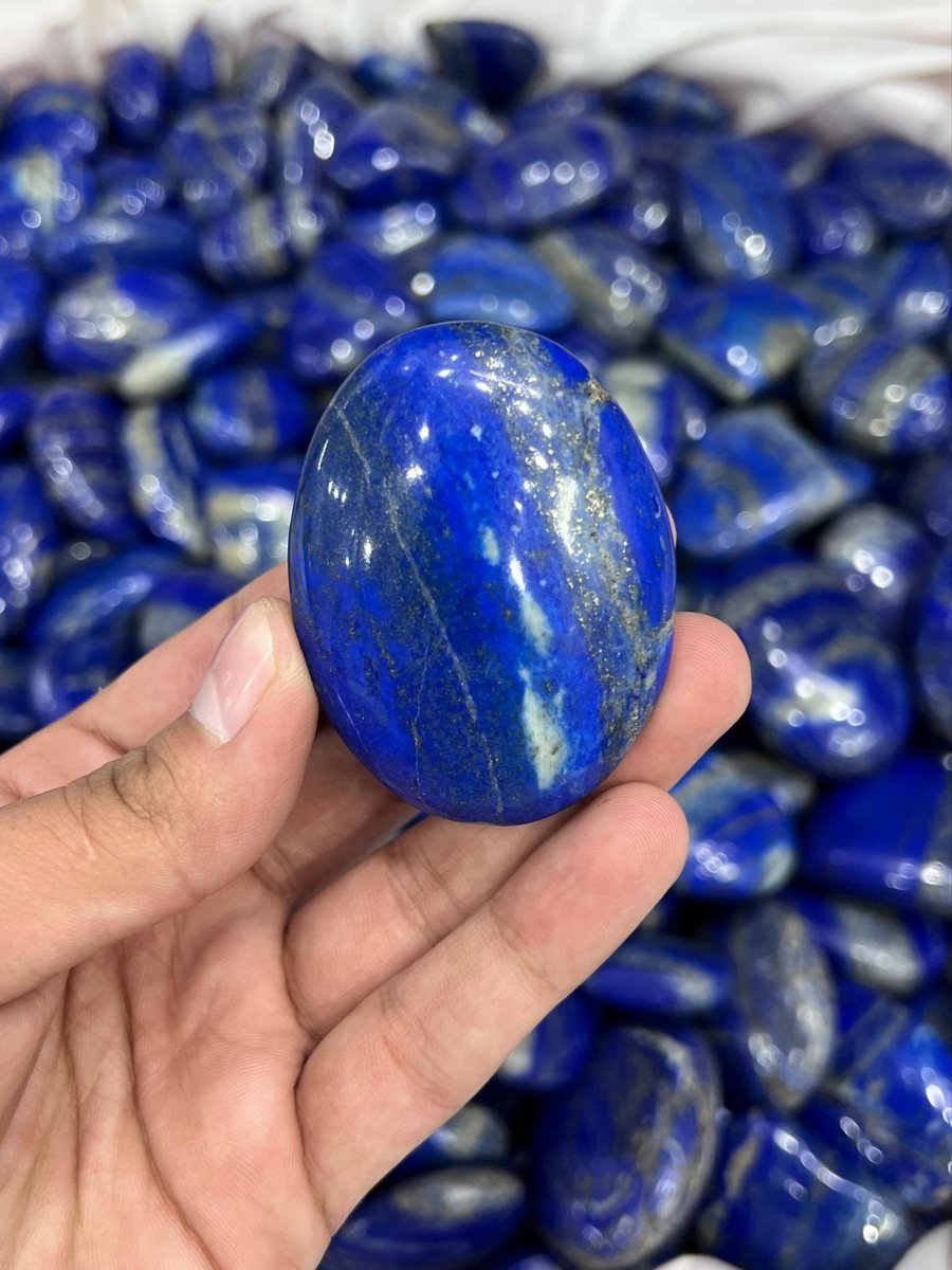 Collectedcrysta's tweet photo. buyers dm 

#lapislazuli #lapis #wholesalecrystals #crystalsforsale #crystalshop #crystalreseller #mineralspecimen #healingcrystals #gemstones #crystalcollector 💎 https://t.co/kBnJTRM2N7