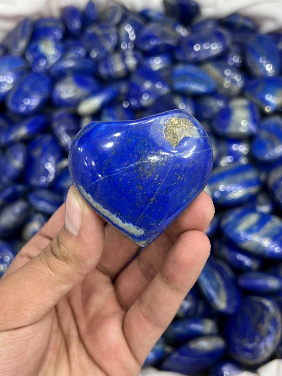 Collectedcrysta's tweet photo. buyers dm 

#lapislazuli #lapis #wholesalecrystals #crystalsforsale #crystalshop #crystalreseller #mineralspecimen #healingcrystals #gemstones #crystalcollector 💎 https://t.co/kBnJTRM2N7