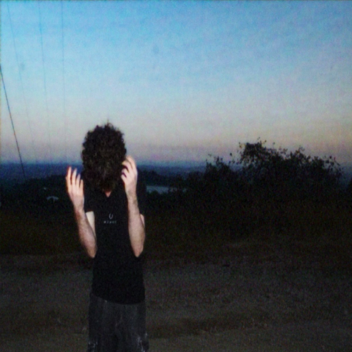 rouri404 tweet media