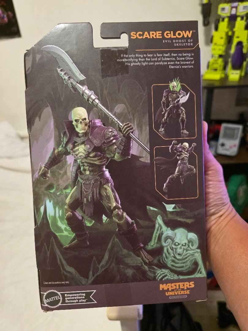 InPursuitofToys's tweet image. Check your Walmart stores! Thanks to @cgtvrn on IG for sending over his Mattel MOTU Chronicles SCARE GLOW find from California!

Barcode included if you’re on the hunt for this one!

#mattel #mastersoftheuniverse #motu #scareglow #inpursuitoftoys