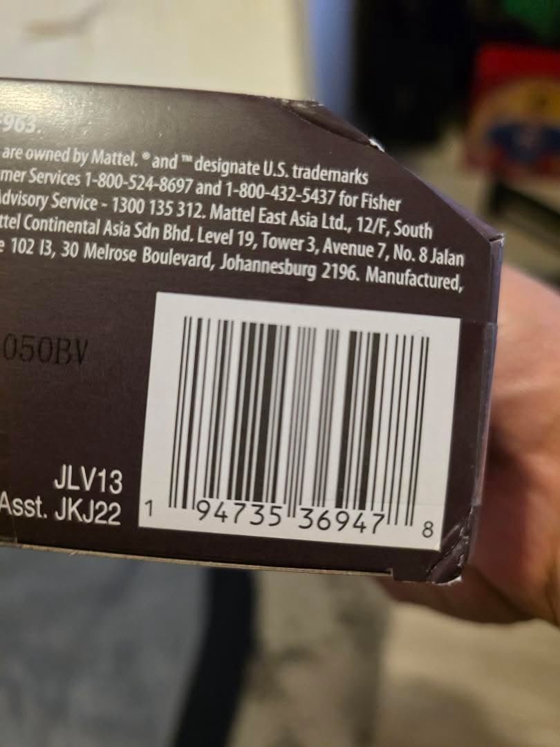 InPursuitofToys's tweet image. Check your Walmart stores! Thanks to @cgtvrn on IG for sending over his Mattel MOTU Chronicles SCARE GLOW find from California!

Barcode included if you’re on the hunt for this one!

#mattel #mastersoftheuniverse #motu #scareglow #inpursuitoftoys
