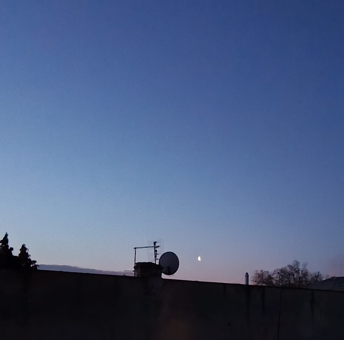 A máme tu páteček a mrazivé ránko.Aspoň u nás je -2°C.A vstávejte,když já už jsem taky vzhůru!!😆🙋‍♀️🌛