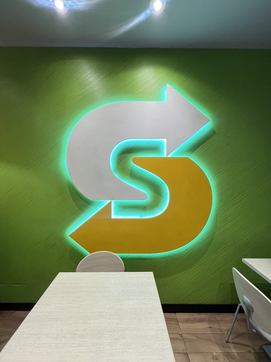 ramenow's tweet image. Late night #Subway run for #Sahur!🌙✨
Enjoying a 6"  #Tuna on #Wheat with that #spicy #Chipotle kick. Topped it off with a #HotMilo &amp;amp; the legendary #Chocochip + #ChocolateMacadamia #cookie duo. Fresh start to the fast! 🥪🍪☕️🤩👌🏻

@SUBWAY
@ID_Subway

#Foodie #Ramadan2026