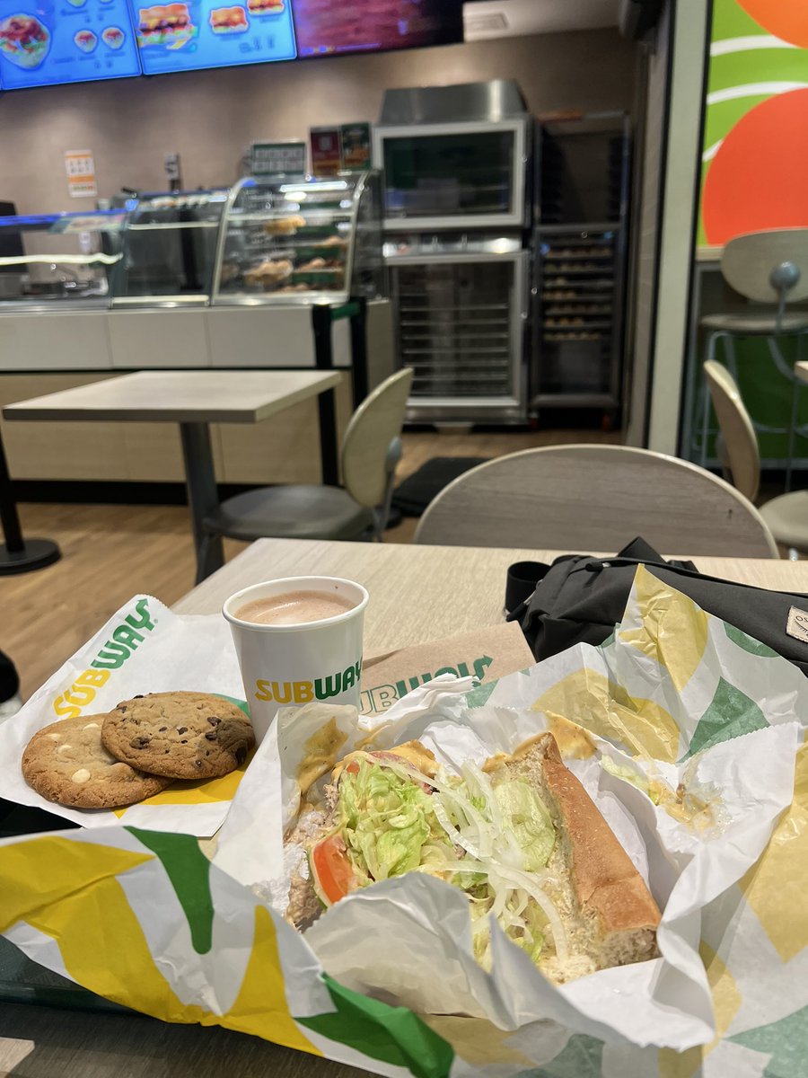 ramenow's tweet image. Late night #Subway run for #Sahur!🌙✨
Enjoying a 6"  #Tuna on #Wheat with that #spicy #Chipotle kick. Topped it off with a #HotMilo &amp;amp; the legendary #Chocochip + #ChocolateMacadamia #cookie duo. Fresh start to the fast! 🥪🍪☕️🤩👌🏻

@SUBWAY
@ID_Subway

#Foodie #Ramadan2026