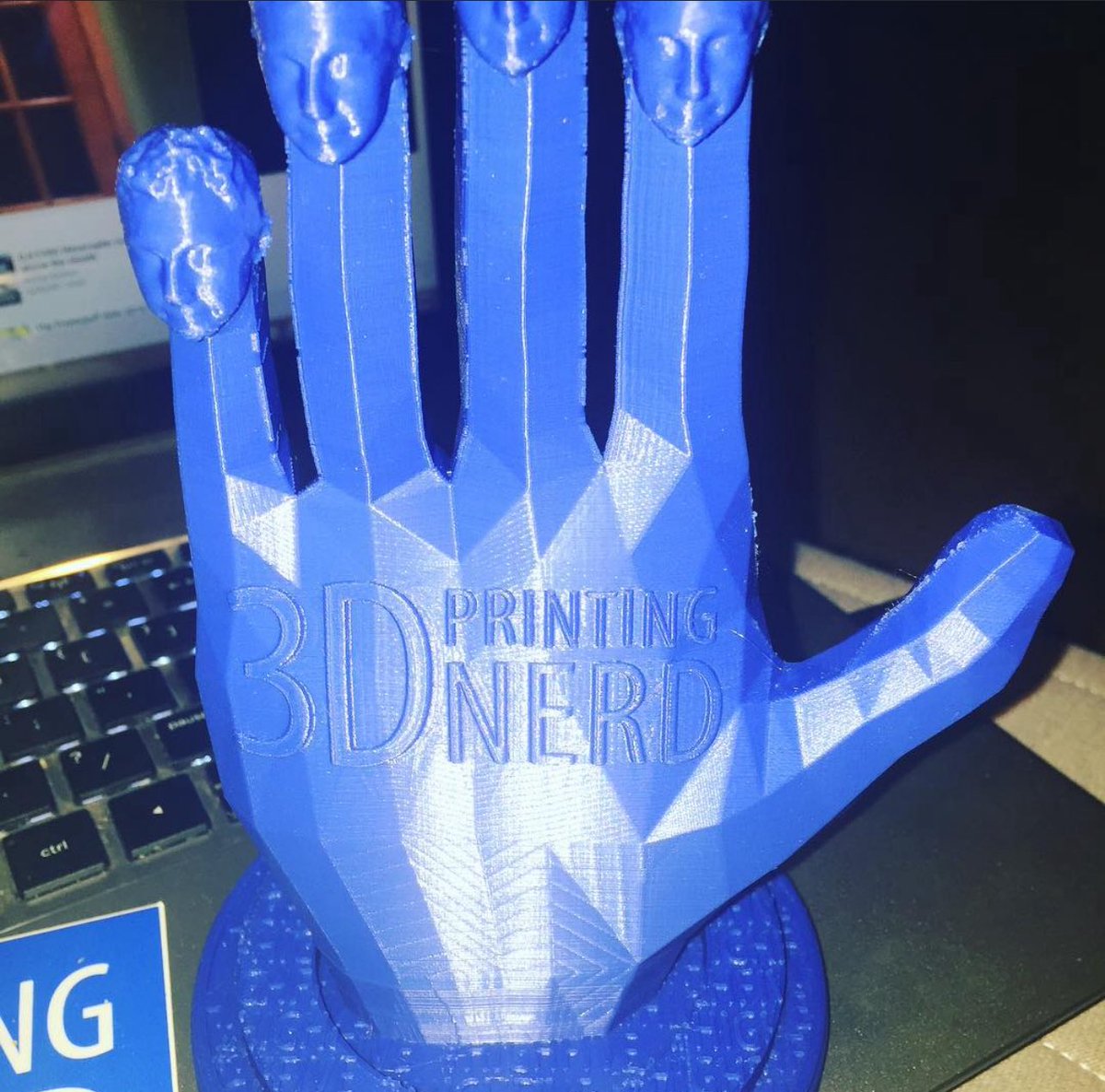 KevimationMixer's tweet photo. @joeltelling @SirWill @reprinted3D Sure sure sure but I actually have a Joel Telling hand. I can only assume it would taste of plastic. https://t.co/tmtIVDzGt3