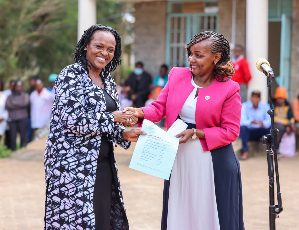 county017's tweet photo. She also visited the ongoing Free Eye Camp, which has successfully performed 80+ cataract surgeries so far! CECM Health Joyce Mutua confirmed plans to establish a permanent eye unit at the facility as the County finalizes equipping the new block. 👁️✨ #MakueniDelivers https://t.co/6y3Vmm5QHr