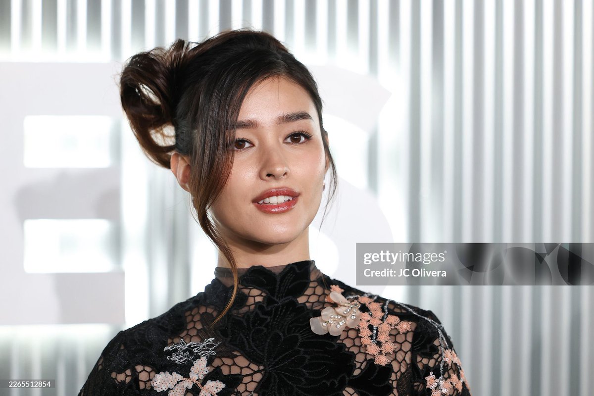 LIZAnianz's tweet photo. Liza Soberano at Vanity Fair’s The 2026 Vanities Party

@lizasoberano | #LizaSoberano https://t.co/5cWZzYulSb