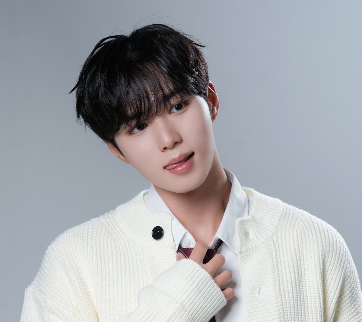 sdwj__'s tweet photo. 혀 집어넣으세요 공주님 그러다 큰일 나십니다 https://t.co/mZJ5S1C7Kn