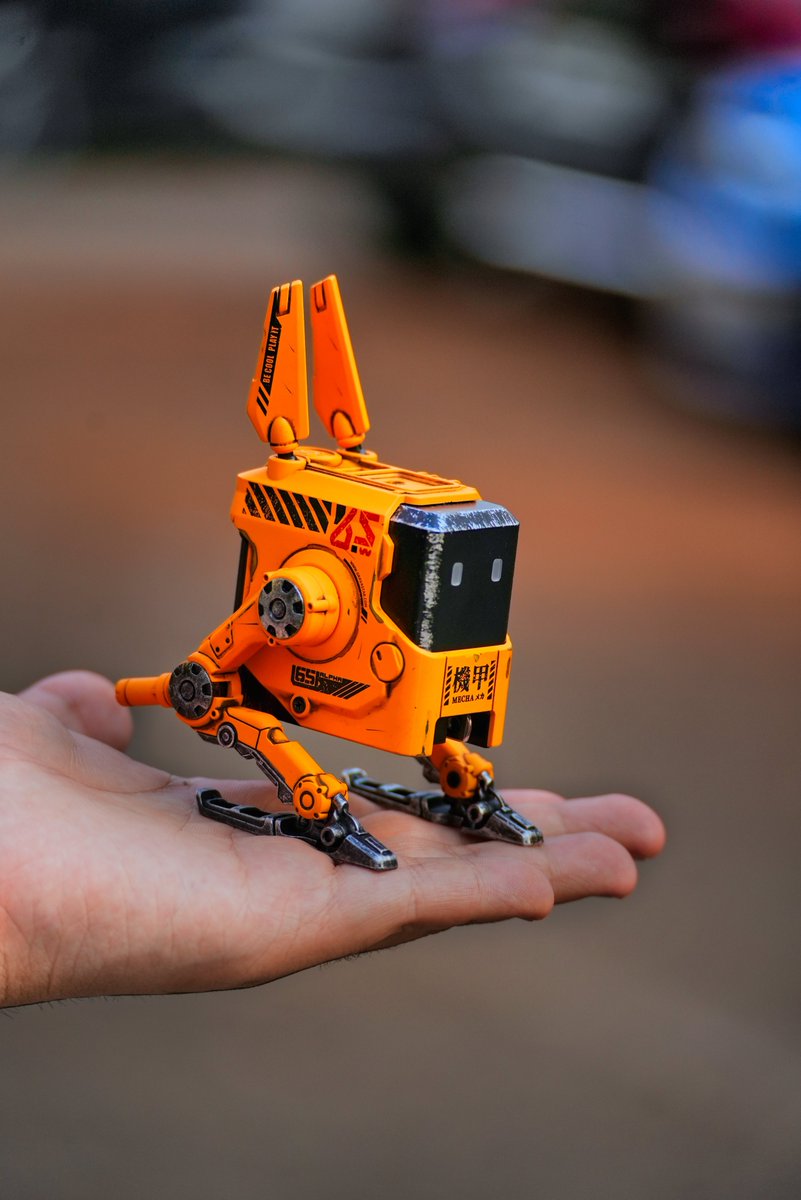 gogiinc's tweet photo. This isn’t a toy… it’s a 65W GaN charger.
The GravaStar Alpha65 Robot Charger is a tiny mech that can fast-charge your iPhone, MacBook, iPad & Steam Deck with its 3-port GaN power.
Honestly this might be the coolest charger ever made...
#GravaStar #Alpha65 #GaNCharger #TechGadgets #DeskSetup