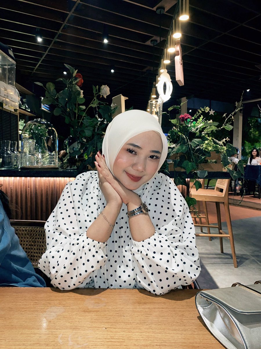 saigitarius's tweet photo. cinta sm outfit ini 🖤🤍 https://t.co/IfnnGaoR7X