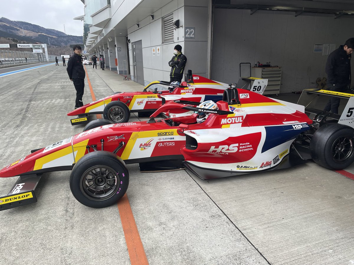 bmaxracing's tweet image. #FIA-F4 チャンピオンクラスの走行が始まりました。
HFDPコンビの百瀬・黒沢選手とJMSコンビの中井・箕浦選手。お互いにしのぎを削って高みを目指そう！頑張れ😤

#HFDP 
#JMS 
#AYASEPRIDE
#MotulJapan
