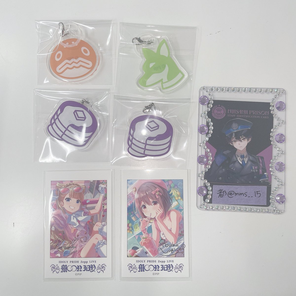 mms__15's tweet photo. 【交換/譲渡】IDOLY PRIDE アイプラ 缶バッジ アクスタ ステッカー チャーム

譲：画像1~4
求：ツリー画像の雫 or 譲渡は各300円＋送料

郵送または名古屋お手渡し(要相談)でのお取引
検索からでもお気軽にお声掛けください https://t.co/u53OrOFCl1