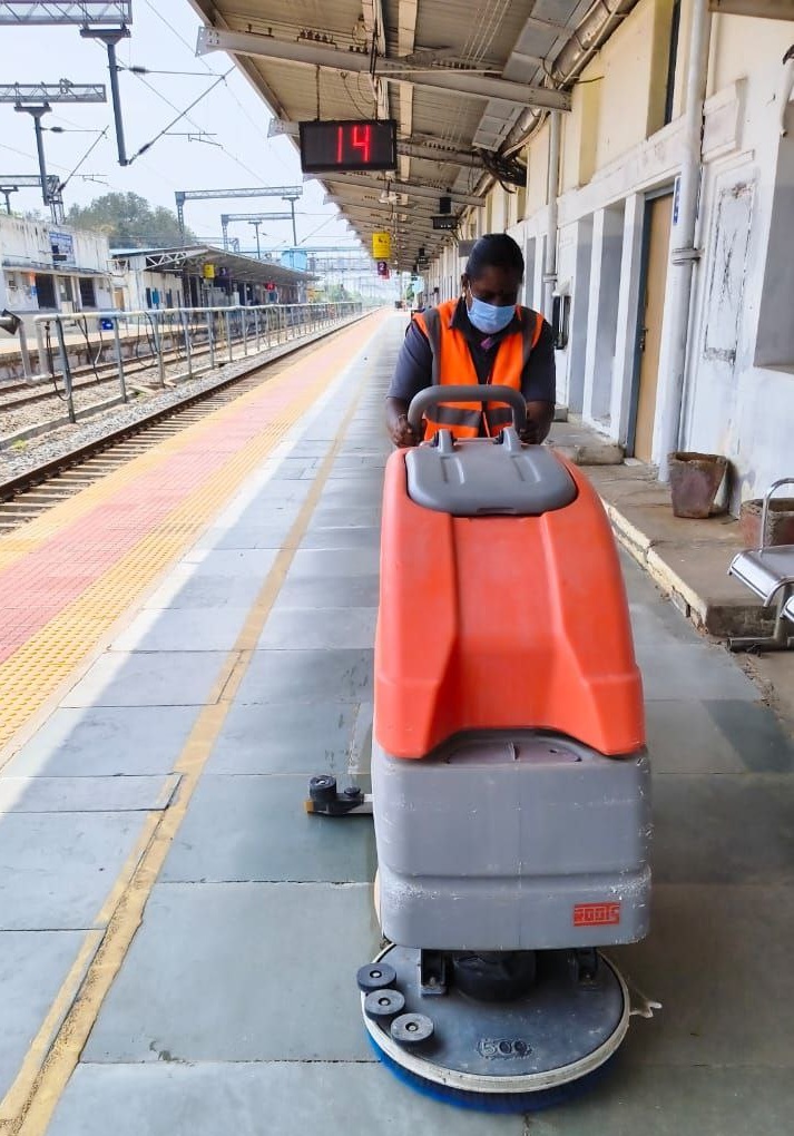 GMSRailway's tweet photo. Keeping our stations clean and passenger-friendly!🧹

A cleanliness drive was carried out at #Vriddhachalam Railway Station as part of routine station maintenance, ensuring a neat and welcoming environment for passengers and visitors.

#Trichy #SouthernRailway #CleanRailway #IndianRailways