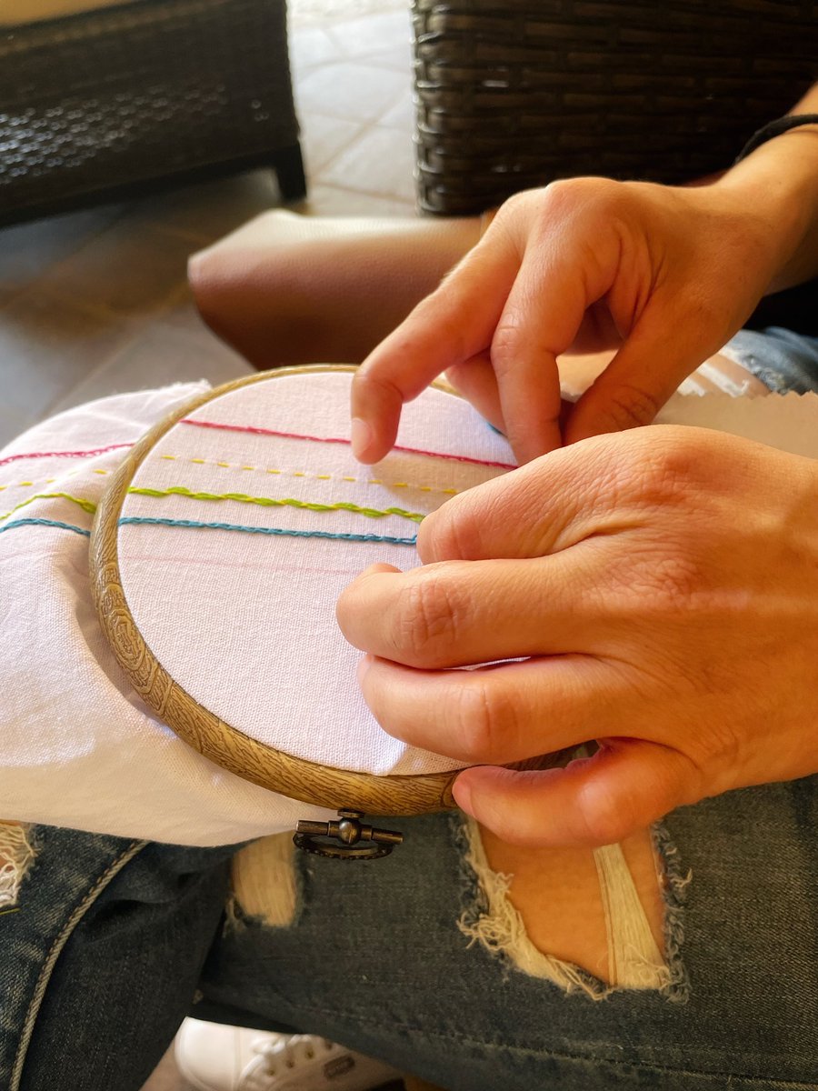 dardosdesentido's tweet photo. El domingo 15 de marzo a las 13 h comienza el taller “MEMORABILIA. Bordamos para no olvidar” de la artista oaxaqueña @moLAitu en el @museo_sancarlos 🧵 🪡 El taller acercará  a los participantes a la exploración colectiva de un círculo de sanación sobre el duelo #ElBesodelaMuerte https://t.co/ebaXaVZk73