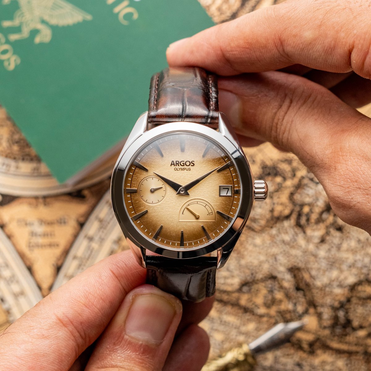 ArgosWatches's tweet photo. The Collector's Choice.
Silver steel. Warm Irish Coffee dial. Crocodile leather strap. A Power Reserve Indicator - one of the small details that true watch lovers appreciate.
The Argos Olympus quietly earns its place in a true watch collection.
#ArgosWatch https://t.co/5iKPBuJIry