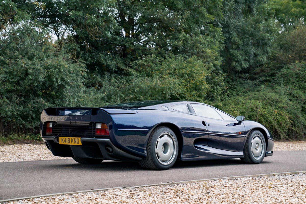 Retromania4ever's tweet photo. 🇬🇧 1992 #Jaguar XJ220 coupe 3.5 MT 550 hp https://t.co/8RINkMyAC2