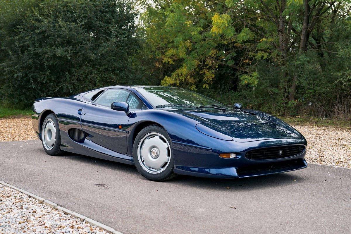 Retromania4ever's tweet photo. 🇬🇧 1992 #Jaguar XJ220 coupe 3.5 MT 550 hp https://t.co/8RINkMyAC2