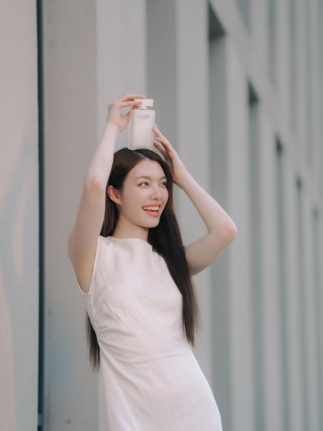 FreenBeckbabe's tweet image. So beautiful Nong Orm 🤍💐

#narcisorodriguezparfums
#forher #puremuscblanc
#OrmKornnaphat #ออมกรณ์นภัส