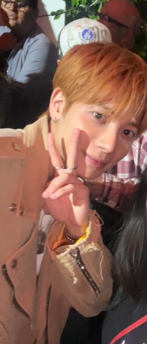 드레스코드가 Hollywood-chic였대 ㅎㅎ 나름 시크한가 태현이