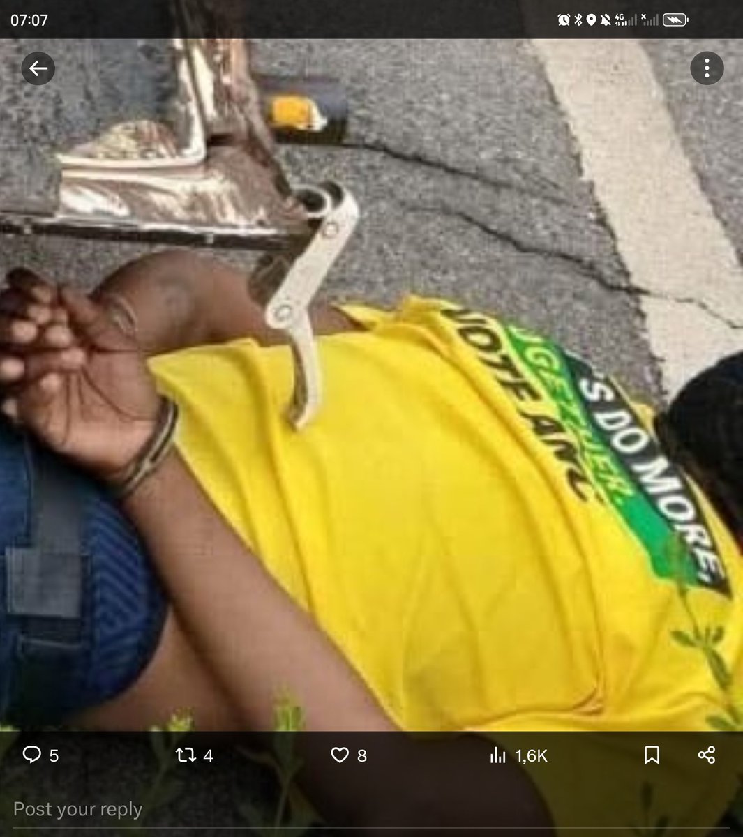 MEB40122141 SA1st -MEB tweet media