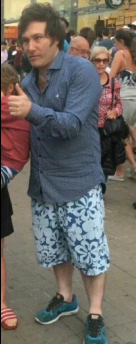FrancoGarroo's tweet photo. El outfit de los pibes en Ingeniería en Sistemas https://t.co/AWJVXuSmJD