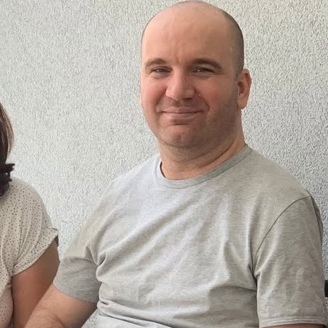 Tek mi je 37 godina, ako neko može da mi pomogne. Da ponovo prohodam!  Hvala vam dobri ljudi.          
816 na 3030 za Aleksandra
