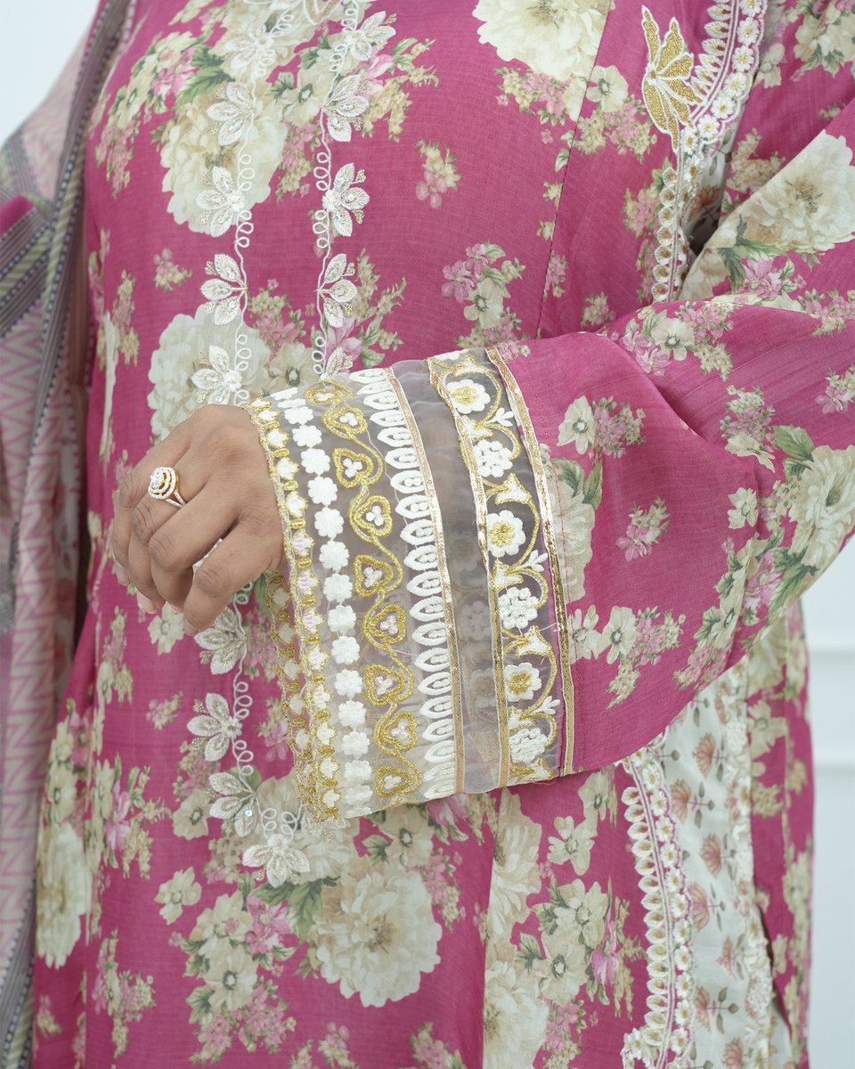 LadiesSpaceBD's tweet image. LS SHOP নিয়ে এসেছে প্রিমিয়াম সালোয়ার কামিজ, গোলাপি রঙের ফুলের ডিজাইন সহ।
এখনই অর্ডার করতে ইনবক্স করুন।
 হটলাইন: 01971-464933
#LSSHOP #SalwarKameez #PremiumCollection #LadiesFashionBD