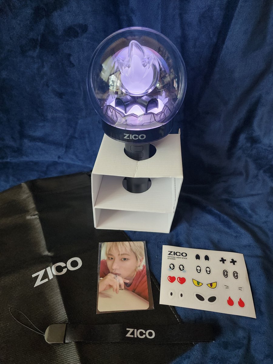 드디어 응원봉 왔댜ㅑㅑㅑㅑㅑ🥹
라이트 모드도 다양하고 예뻐서 켜놓고 계속보고 있어 ㅋㅋㅋ
#지코 #ZICO