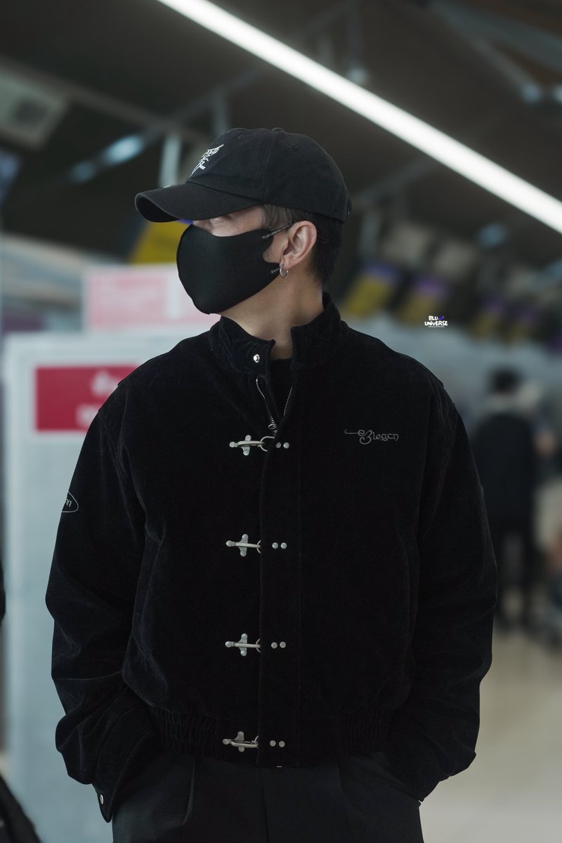 bluuniverse0406's tweet photo. 130326 BKK  

꒰ @JakeB4rever #BuildJakapan ꒱ 
#Beyourluve 

#bluuniversepic https://t.co/7VxcnTJuVn