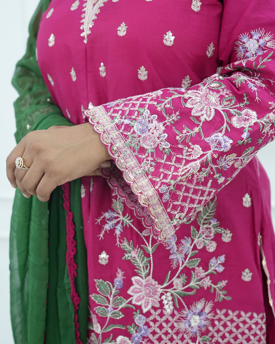 LadiesSpaceBD's tweet image. LS SHOP নিয়ে এসেছে প্রিমিয়াম সালোয়ার কামিজ, গোলাপি রঙের উপরে সূক্ষ্ম ফুলের এমব্রয়ডারি সহ।
এখনই অর্ডার করতে ইনবক্স করুন।
হটলাইন: 01971-464933
#LSSHOP #SalwarKameez #PremiumCollection #LadiesFashionBD