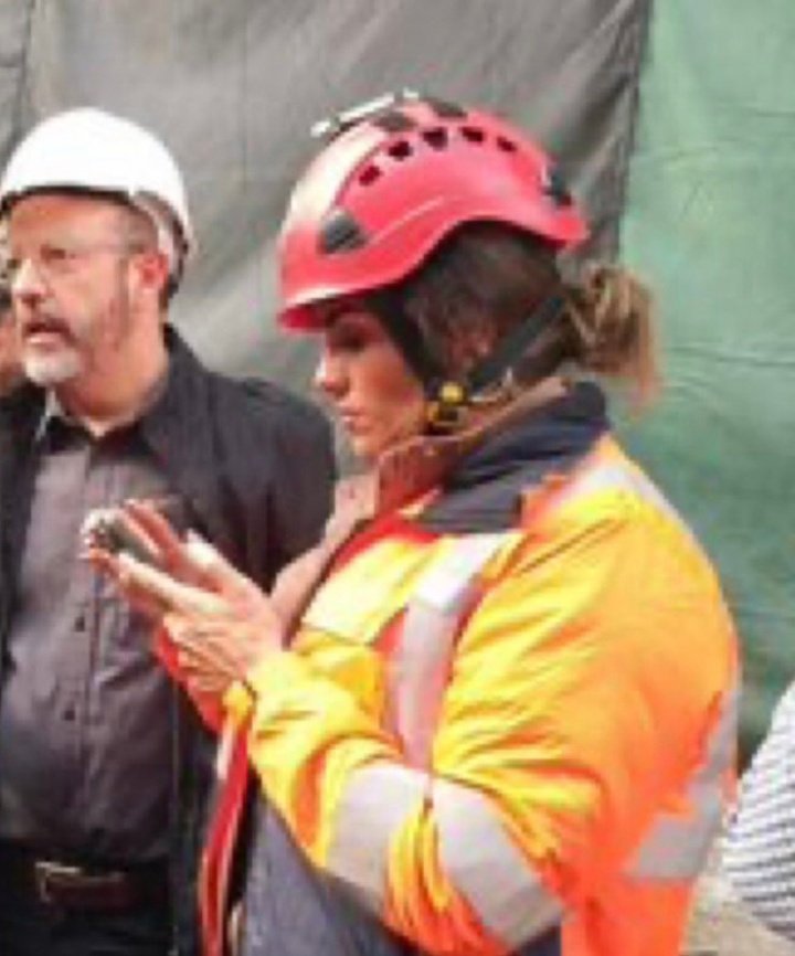 RedAMLOmx's tweet image. LA CUAUHTÉMOC NO ES TU SET DE TIKTOK, @AlessandraRdlv. 🚨

​Burlarse de los vecinos de la Doctores no es "contenido", es una miseria política. Para la  #priista, si no sirves para su foto, eres un cero a la izquierda.

​Gobernar es respetar, no ningunear. ¡Ya basta de soberbia!