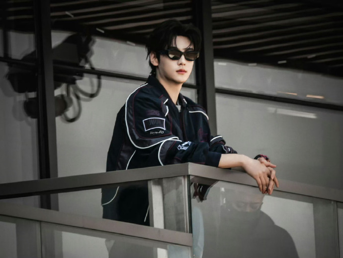 tianxuningintl's tweet photo. Be honest, how many times have you called him handsome today?

TXN AT F1 GRAND  PRIX
#TianXuningxClearLive https://t.co/D0ThLenbo0