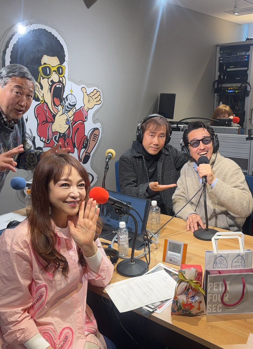 19hero's tweet photo. 昨夜の生放送ラジオ📻楽しかったなぁ‼️
新作「男殺しの紗奈」の放送日の告知も出来て、次回作「新恋話物語」の構想案も少しお話しできました。

因みに木場駅近くにある「レインボータウンFM」はとても素敵な場所にありました。 https://t.co/sM4flSwUcZ