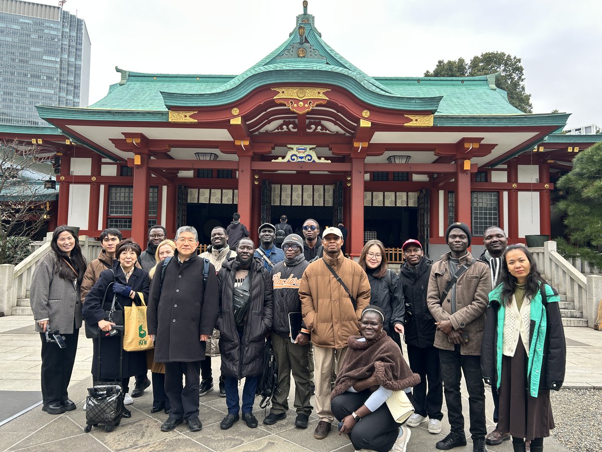 YNUlaw's tweet photo. 2026年2月26日 JICA留学生16名が荒木名誉教授のご引率のもと日本銀行、最高裁判所などに行きました。
https://t.co/PST6b2uca5 https://t.co/xxz6DGv6JC