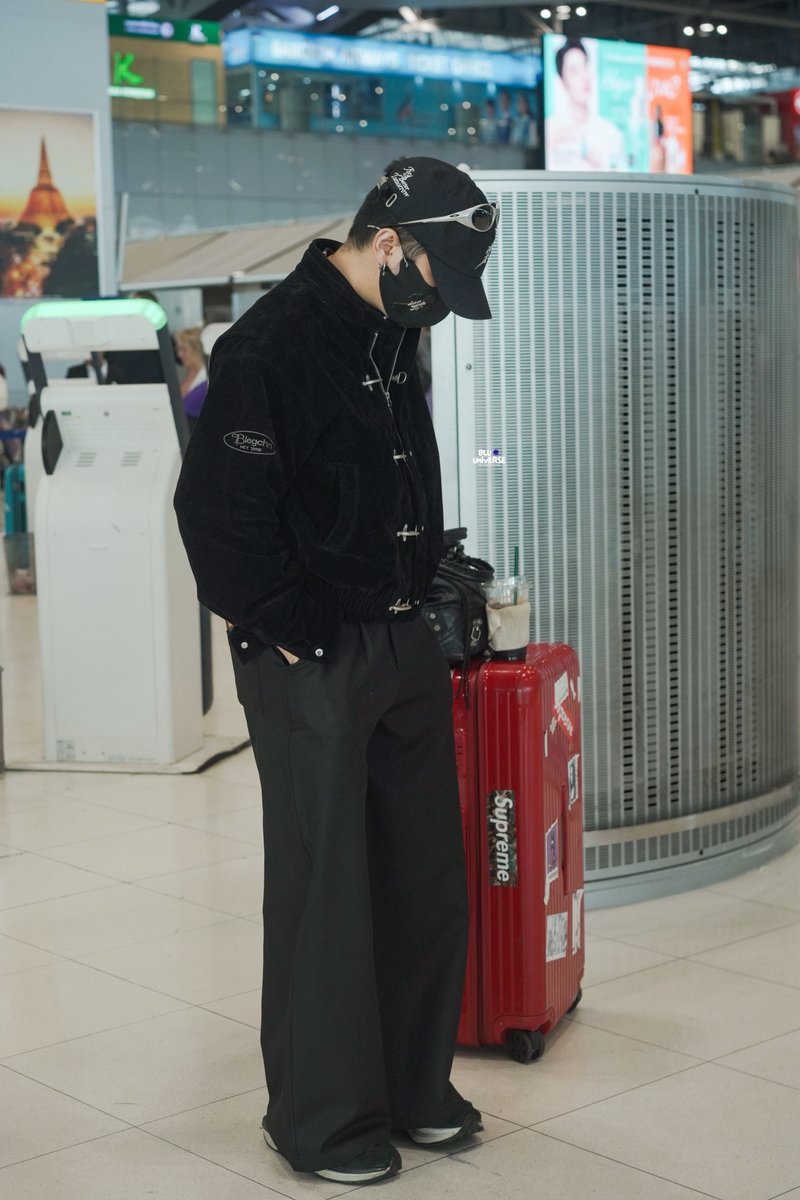 130326  BKK

꒰ <a href="/JakeB4rever/">BIU.</a> #BuildJakapan ꒱ 
#Beyourluve 

#bluuniversepic