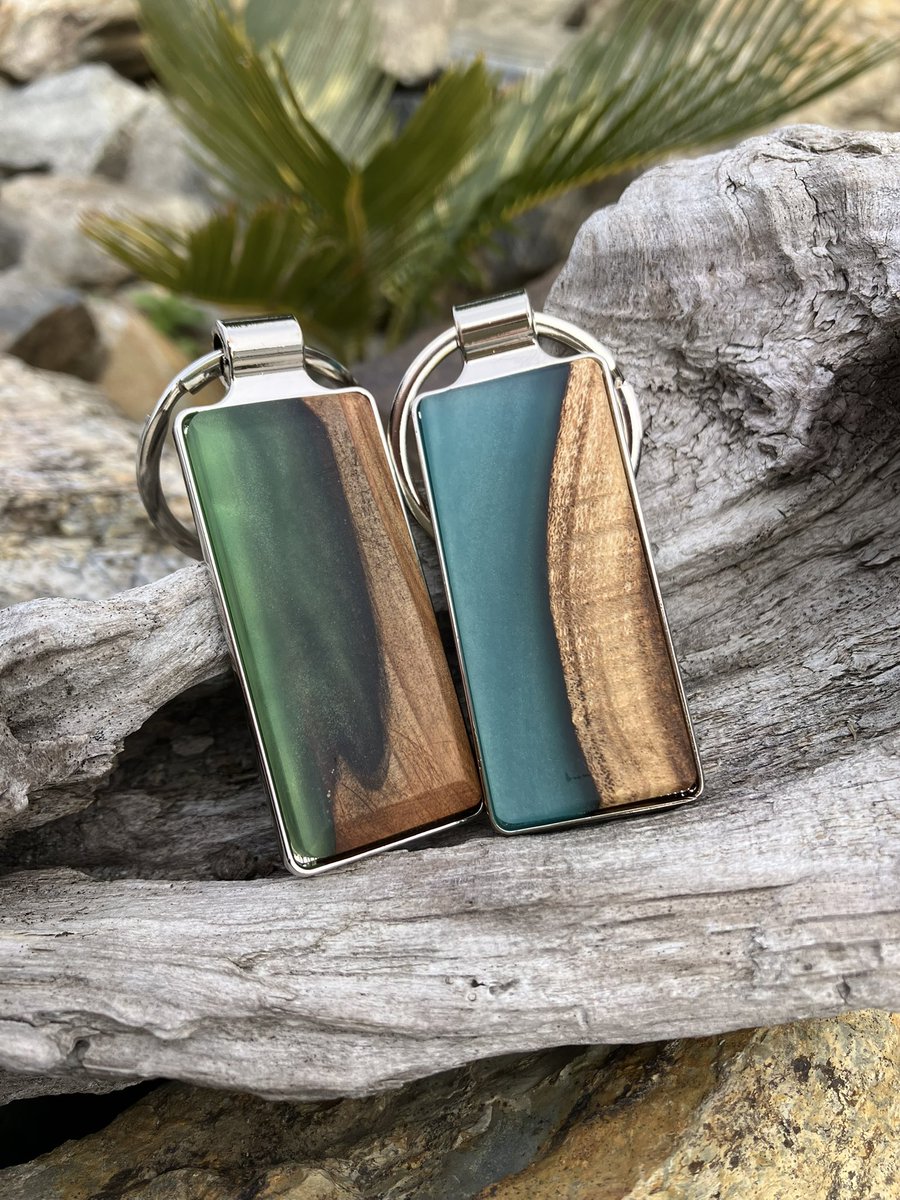 MAWORE2020's tweet photo. Keyring

サイズ:
（リング部分）
直径 約3cm

（木･レジン部分）
縦 5.4cm
横 2.4cm
厚さ 7mm

◎文字やロゴの刻印も可能です

その他の投稿＆
MAWORE ONLINE SHOP/メルカリshops
リンクはこちらから→ @mawore2020 

#レジンアート #バンドメイド雑貨 #キーリング #resinart #keyring https://t.co/BiBvniVRkT