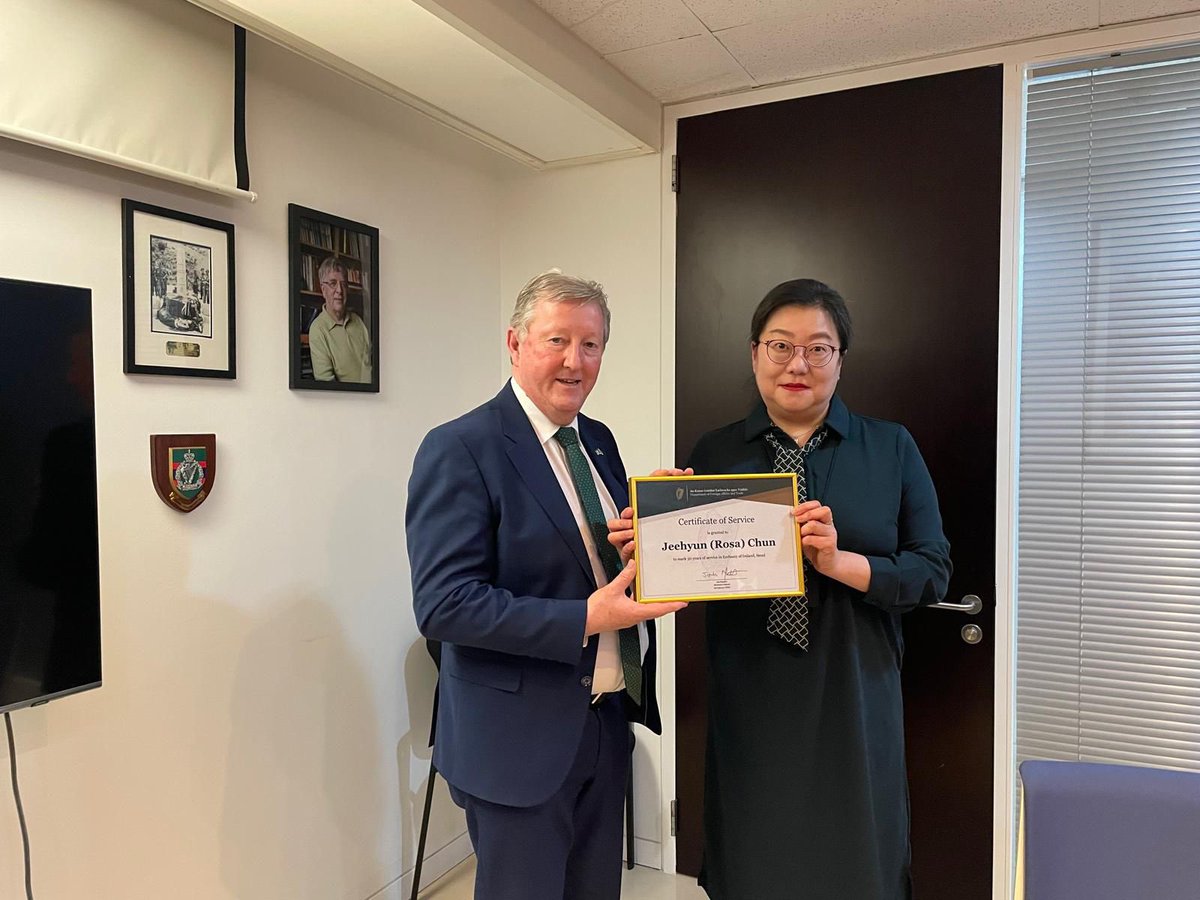 ieambseoul's tweet photo. Much of yesterday was filled with emotion for Day 3 of Minister Canney’s programme.. a wreath-laying to the Irish who died in the Korean War, unveiling a tapestry to the Columban Martyrs, & a celebration of Rosa Chun’s 30 year anniversary in @dfatirl #StPatricksDay #notadryeye ☘️ https://t.co/rKkIWmFSfq