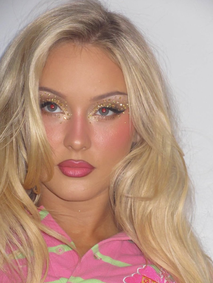 her makeup artist never plays omg