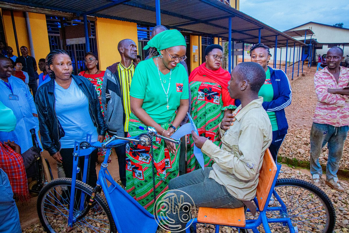RTNBurundi's tweet image. Solidarité au #CNAR : La ligue des femmes du @CnddFdd soulage les patients démunis

 Quatorze patients hospitalisés au Centre national d’appareillage et de rééducation (CNAR) ont vu leurs factures médicales réglées  jeudi  12 Mars 2026, grâce à l’intervention de la ligue des