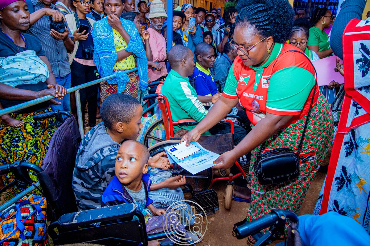 RTNBurundi's tweet image. Solidarité au #CNAR : La ligue des femmes du @CnddFdd soulage les patients démunis

 Quatorze patients hospitalisés au Centre national d’appareillage et de rééducation (CNAR) ont vu leurs factures médicales réglées  jeudi  12 Mars 2026, grâce à l’intervention de la ligue des