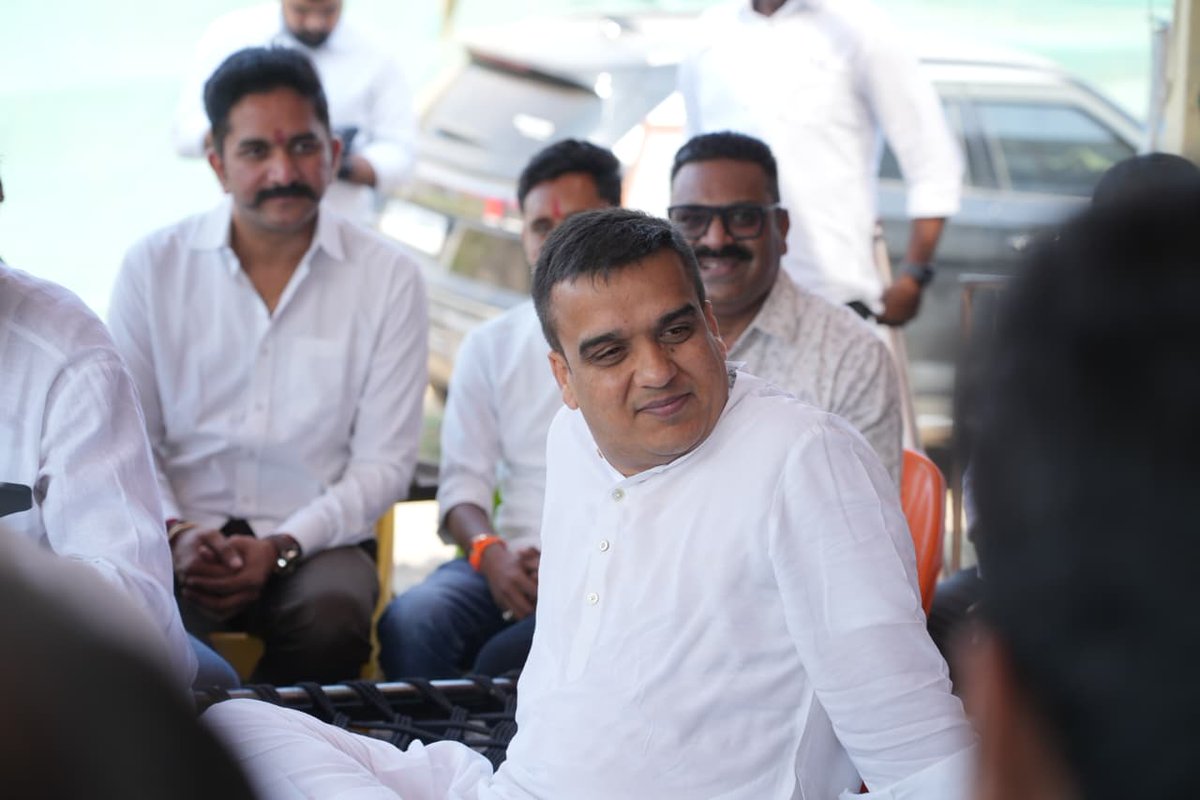 चाय सिर्फ चर्चा का साधन नहीं,
अपनों के साथ बिताए पलों की सबसे मीठी वजह भी है। 

📍राजपीपला