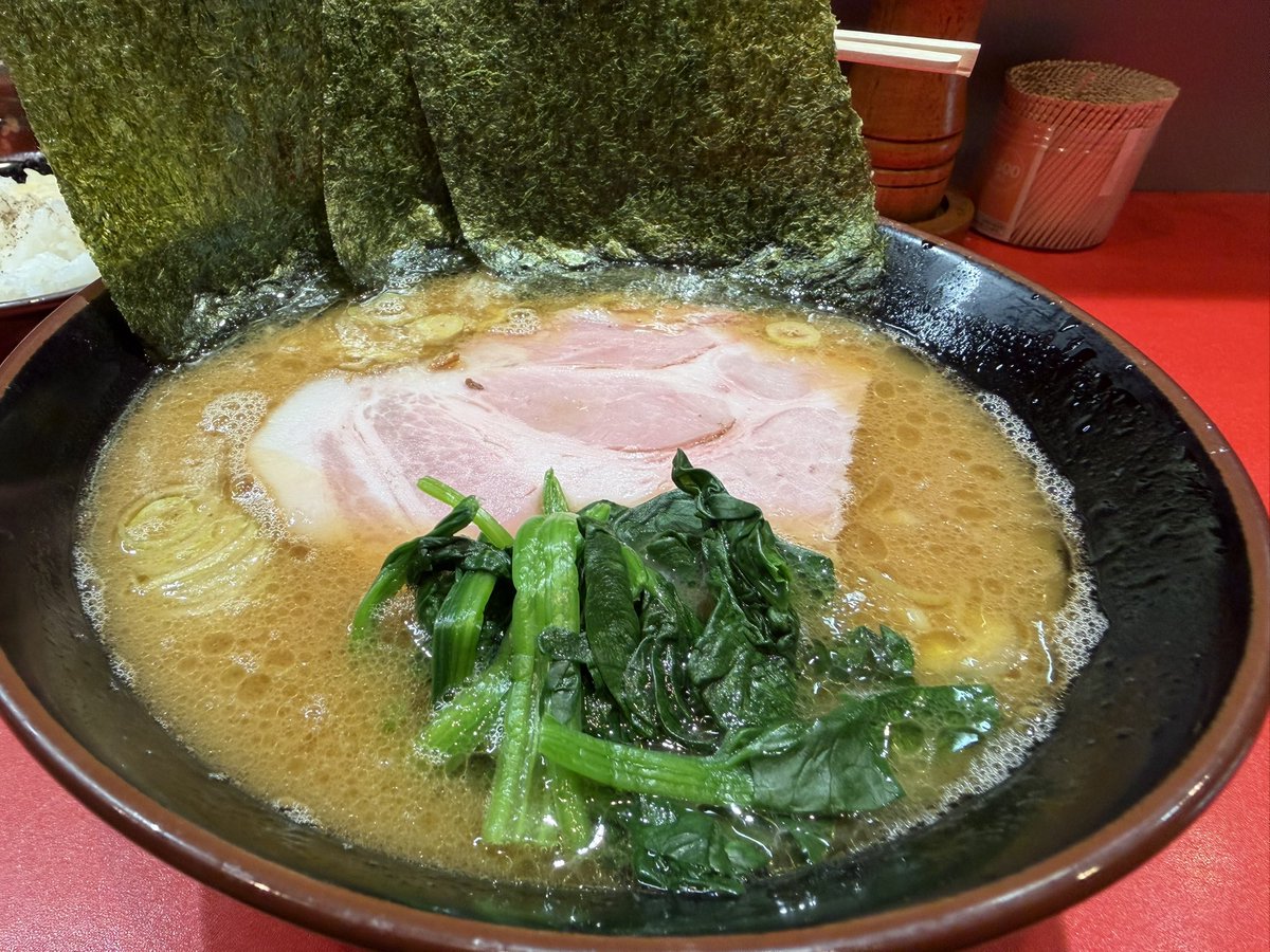 area134's tweet photo. 昨日番組内でラーメンの話題してたから。。
食べたくなって比較的近いお店まで、家系ラーメン食べに行ってきた　ところですぅ。
夜に食べるラーメンの美味しさは　2割3割5割増し！

@djmikado 
#prime847 https://t.co/Iro3cNgiCW