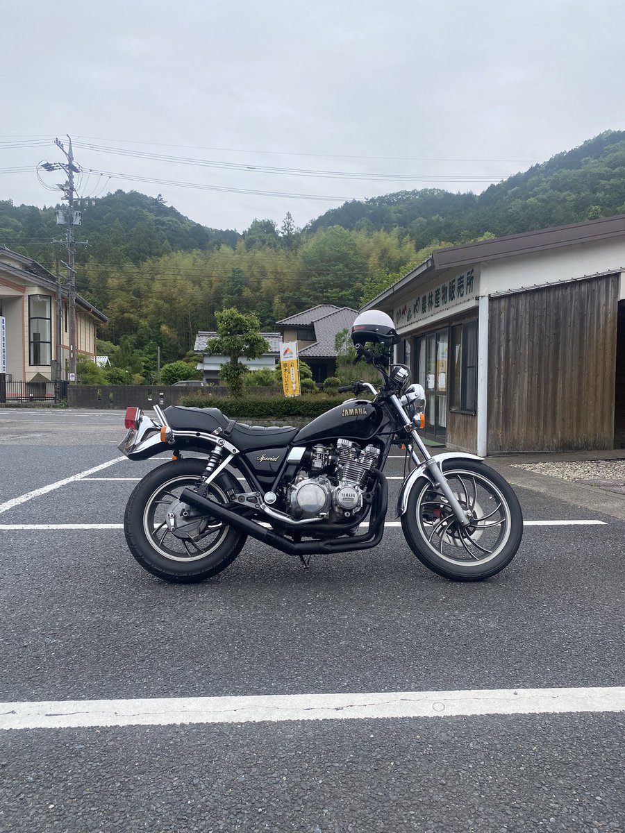 ZEP4006's tweet photo. #自分のバイクが不人気車と言われてしまったバイクを貼る
このタグ、ヤマハ車多くない?w
同じバイク走ってるのまだ見た事ないね
#xj650 https://t.co/vJn6rbi6hF