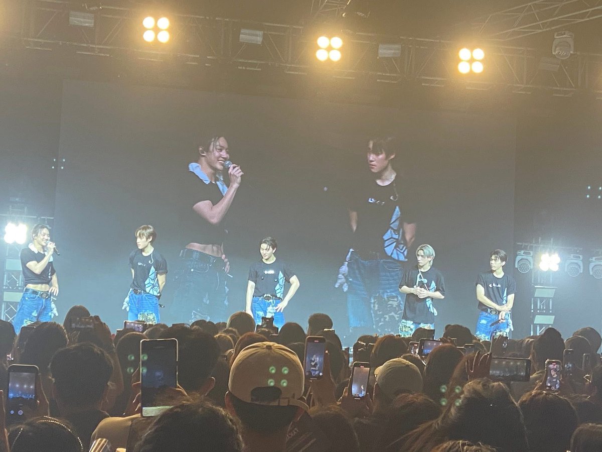 lexsixvkim's tweet photo. #LYKNTOURxMANILA 
#LYKNUNLEASHEDWORLDTOUR https://t.co/C2rO7SuFVH