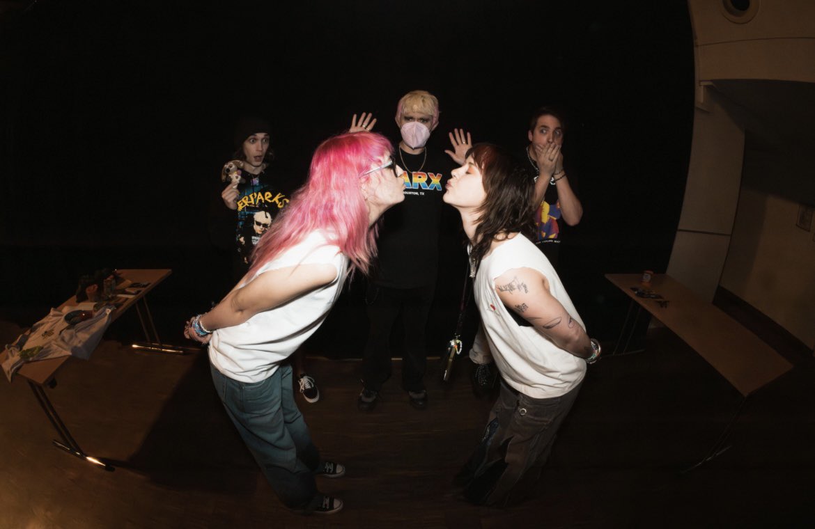 Parxisnotok's tweet photo. IM CRYING https://t.co/XFukQnHklO