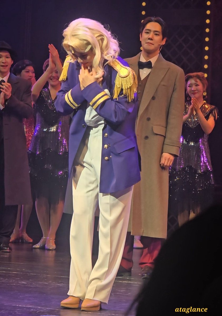 _ataglance_'s tweet photo. 송백기에 올려보는 키다리아저씨 버전의 #송원근 
뒤에서 #솔라 슈가 바라보는 거 쏘 스윗. https://t.co/6fIRhvctLl