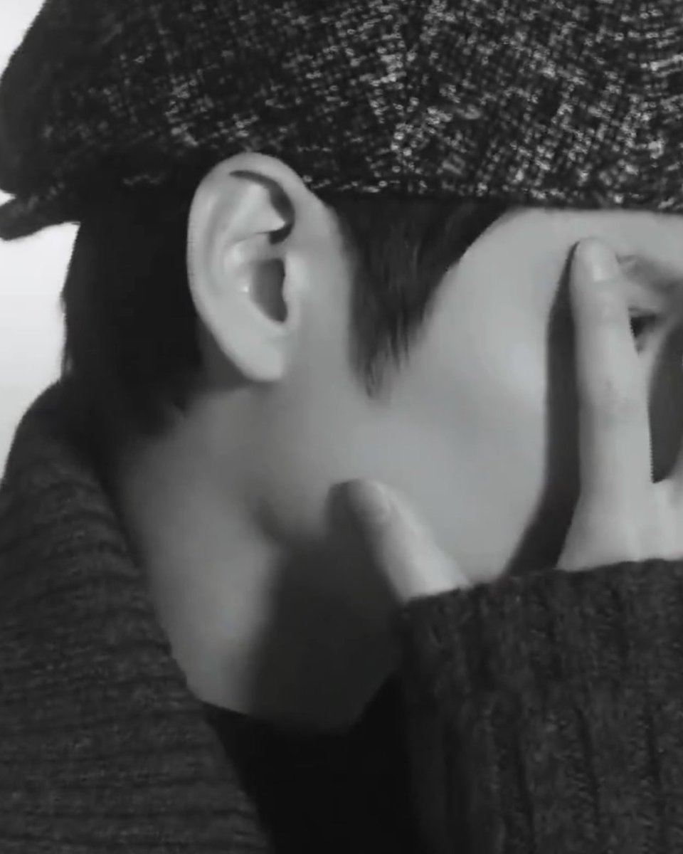 blessmebape's tweet image. our #supermodel is so back..🧎🏻